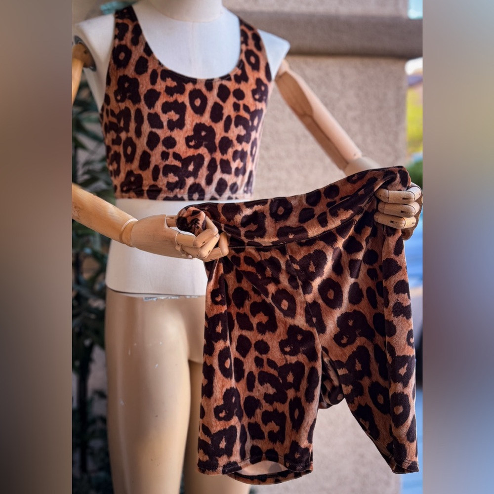 Leopard Print Women's Crop Top and Biker Shorts Set - Brown/Black